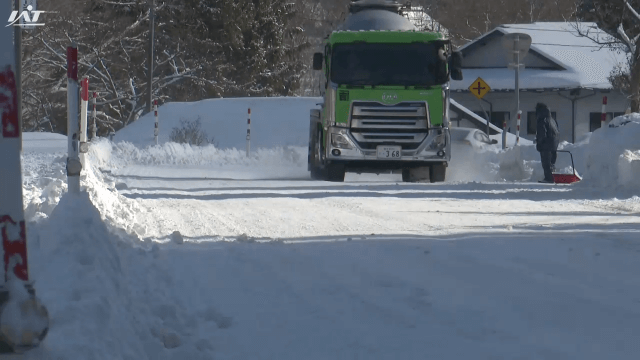 車同士が正面衝突　９人搬送４２歳女性死亡【岩手・葛巻町】
