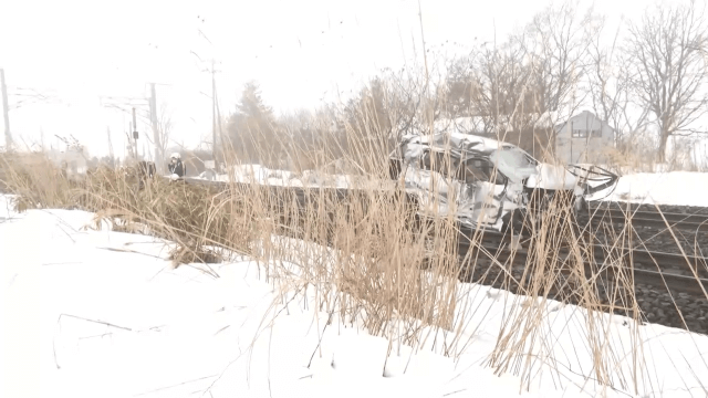 花巻市内の踏切で軽自動車と列車が衝突　６０代女性死亡【岩手】