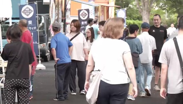 墓参り前に涼やかにコーヒーを「水沢公園お盆朝市」